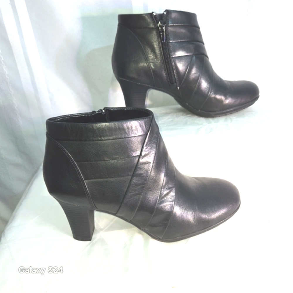 MICHELLE D WOMEN'S BLACK HEEL ANKLE BOOTS WITH DETAIL SIZE 8